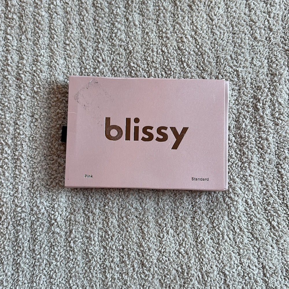 BLISSY Mulberry Silk Pillowcase in Pink Standard - Picture 2 of 5